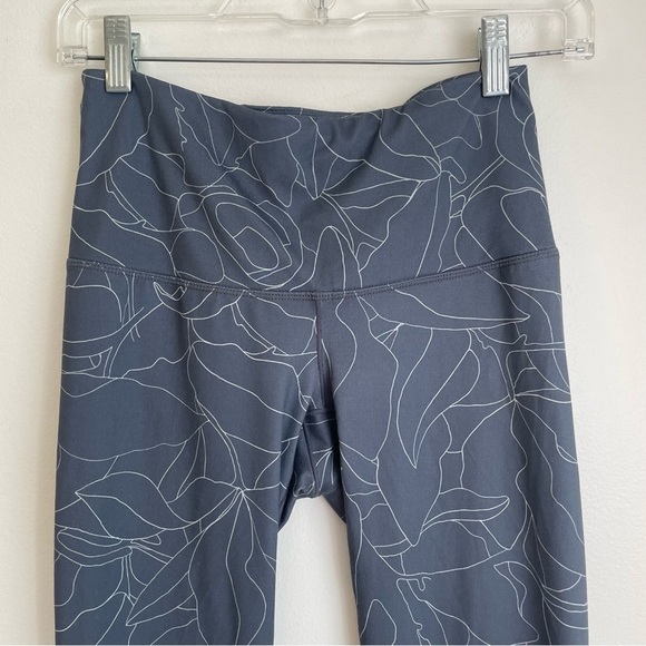 Prana Kimble High Rise Grey Floral Printed Leggings size small lotus cropped S - Picture 4 of 9
